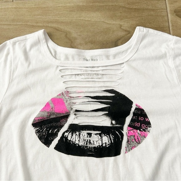 Torrid Slim Fit T-Shirt Size 2 - Picture 2 of 5